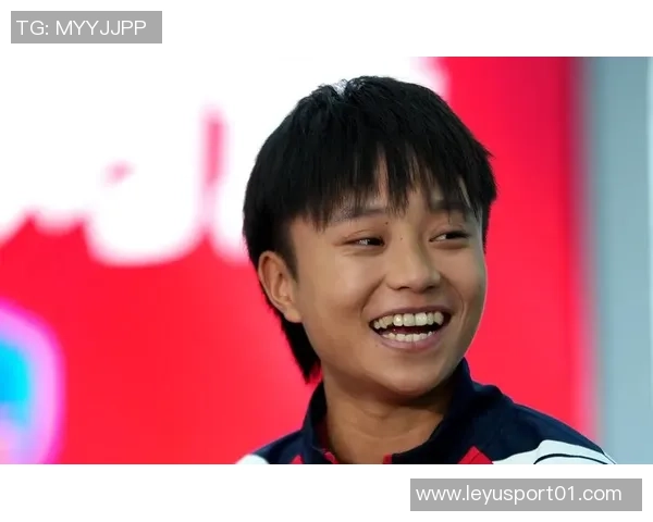 球王的小迷妹张琳艳穿梅西10号球衣晒美照引热议