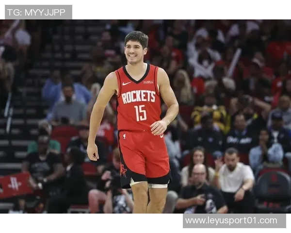 乌度卡谈篮板优势与失误问题努力争取更多球权提升比赛表现