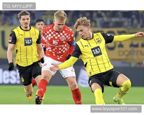 德天空报道多特蒙德关注17岁克鲁塞罗后卫普拉斯特和河床前锋梅萨