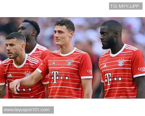 拜仁25-26赛季全家福揭晓夏窗四新援与德超杯奖杯沙拉盘同框亮相 拜仁25-26赛季全家福揭晓夏窗四新援与德超杯奖杯沙拉盘同框亮相