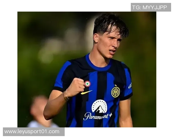 邓弗里斯期待早日回归国米赛场感谢球队如大家庭般的支持与关怀 邓弗里斯期待早日回归国米赛场感谢球队如大家庭般的支持与关怀