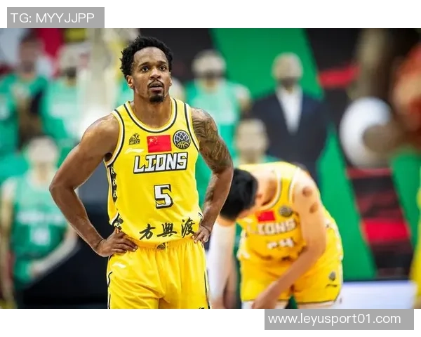 布朗谈场外事业与篮球生涯的平衡普通人也有多重身份与追求 布朗谈场外事业与篮球生涯的平衡普通人也有多重身份与追求